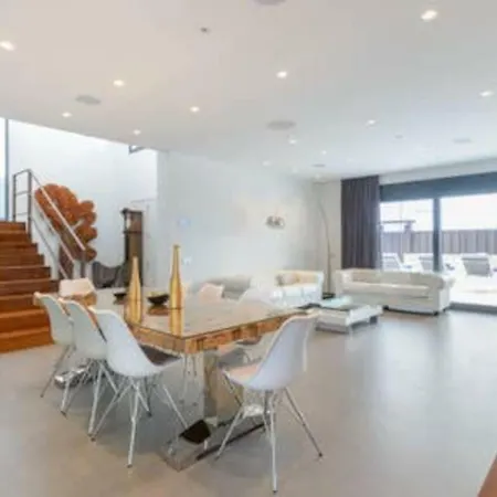 Emyla New Modern 5 Min From Pacha Villa